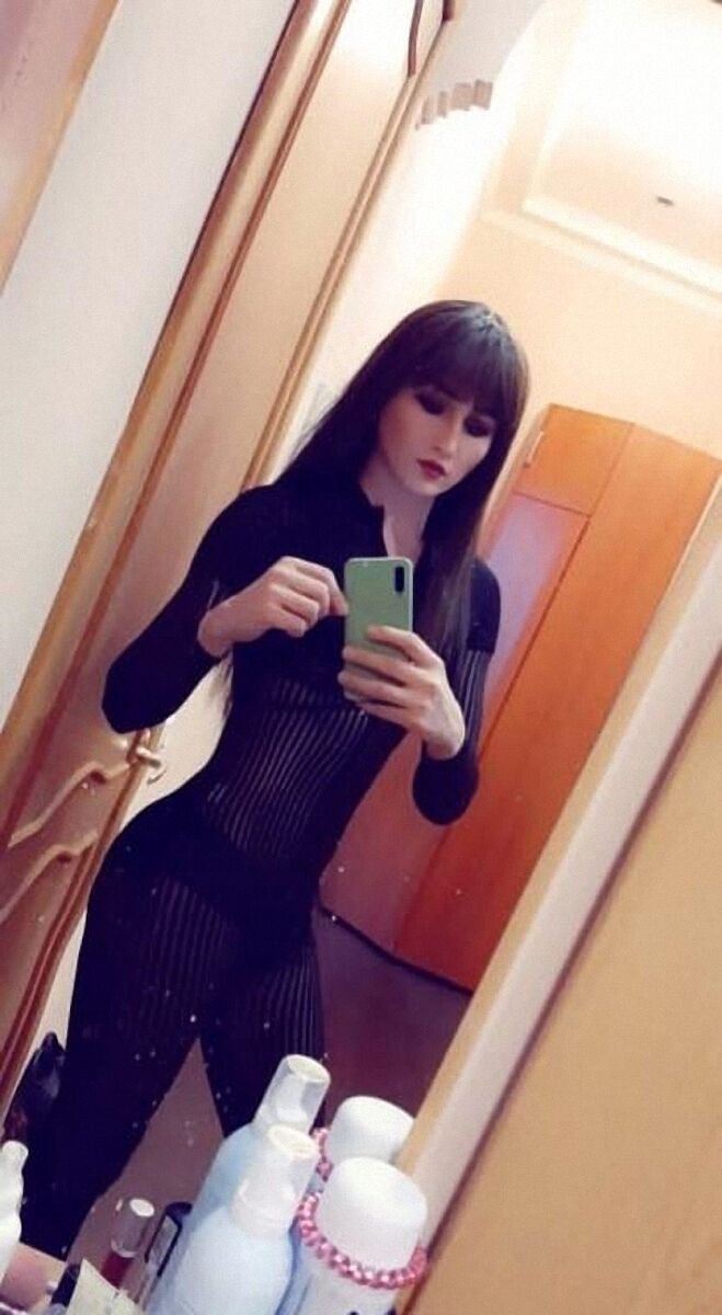Массажистка Трансексуалка Карина 22 лет исполнит страпон и примет у себя